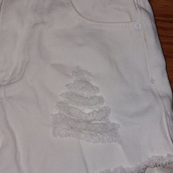 Shein Distressed white  jean shorts Sz M NWOT - Picture 3 of 8